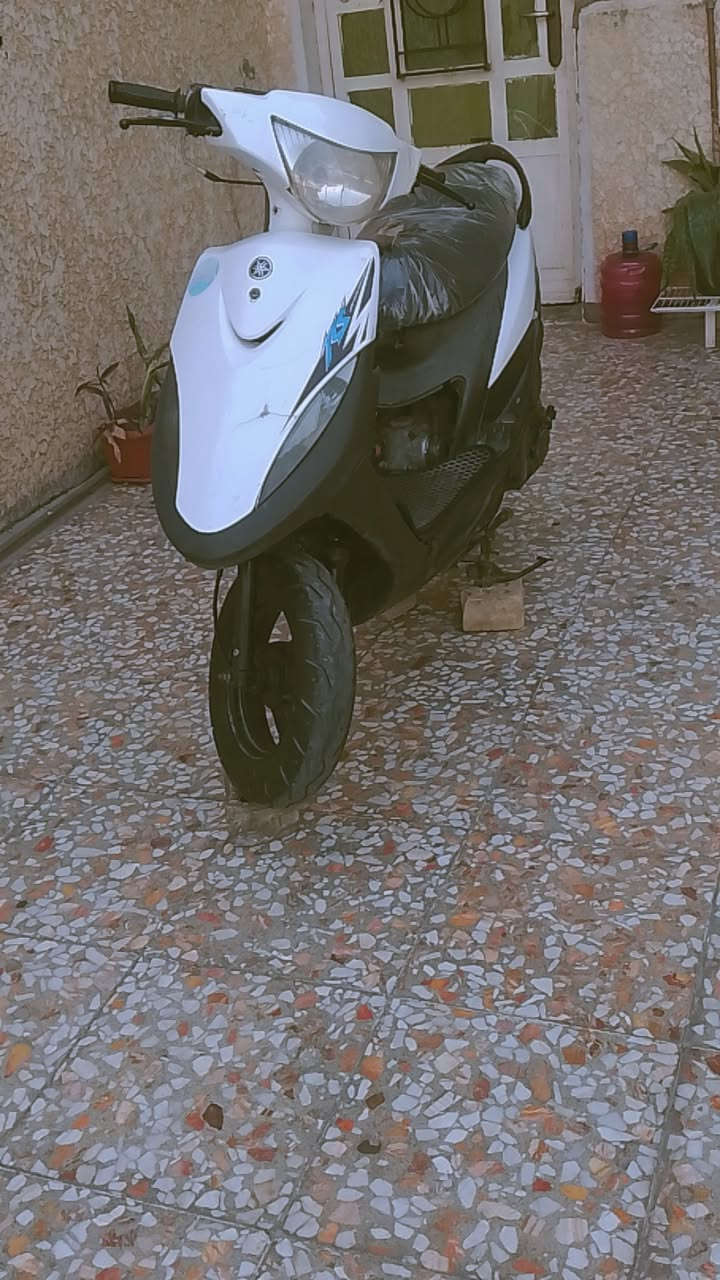 السلام عليكم 
1-من رخصة رئيس الكروب
2-ماكس عدلى 120
3-دراجة نضيفة مال جناي 
4-بيهة نواقص بصيطة 
5-محرك بلادي تجي وتفحص
6-كفرات نضيفة سوادات نضيفة 
7-باتري جديد كهربائيات شغاله 
8-دراجة سلف هندر شغال بكل وقت 
9- دراجة شلعى ومعدل وبطناش 
10-اني امخلي سلف خمسة وخمسين 
11- بس الدراجة 49بلادي 
12-دراجة دهن جديد ما ادير غير اليورل الدبة السودة
مكاني بغداد البياع تقاطع درويش 
السعر 550وبيه مجال انشالله
رقم ***********
بي واتساب
