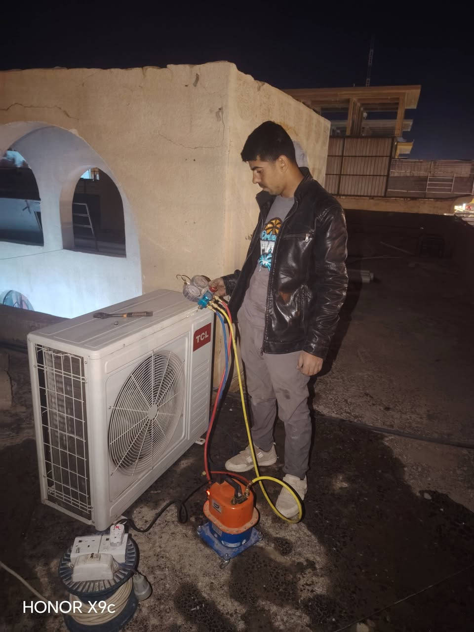 السلام عليكم  لتنصيب الاسبالت $ غسل  وتنصيب  وتفكيك  جميع أجزاء السبلت القطعتين الخارجيه والداخليه بدقه متكامله الاتصال على الرقم ***********او المراسله وتساب بالاضافه إلى شحن الغاز🥶💨
