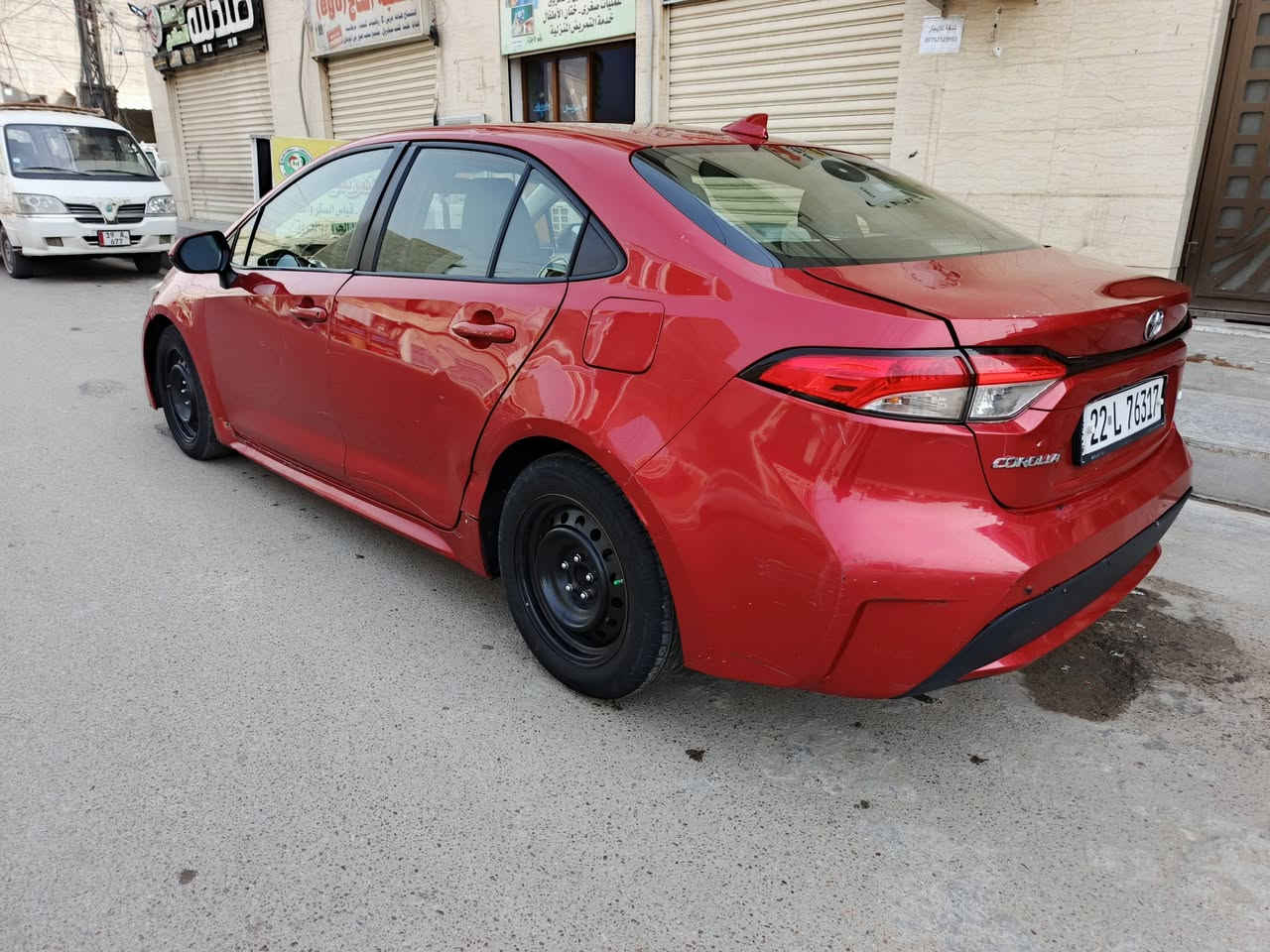 السلام عليكم للبيع كورلا 2021 امريكي LE مكينة 1800 بانزين فقط
مكينة مكفولة وضع شركة ماممدود عليها صبانة 1800 مرغوبة
كير مكفول وضع شركة ماممدود علية صبانة
حجر بيئة بلادي
تبريد ثلج ❄🧊 + تدفئة 🔥 ابيانو 
ماشية 114 mi
بجم كبس+ لغود + شواصي + حوض + تكم مكفولات + ارباك مكفول فقط بردة وراجع سستم 
صدرها وضع شركة جديد 
موصفات
1 رادار امامي + توقف ذاتي عند الاقتراب
2 شاشة اعطال
3 شاشة مسجل + كامرة دوارة 360 درجة
4 عدسة LED ابيض عالي ناصي بلادي + كشاف ضبابي
5 فول تحكمات ستيرن + اوامر صوتية + نظام طوارئ
6 تحديد مسار + مانع انزلاق ABS + قفل سرعة
7 نظام ECO اقتصادي + sport رياضي
8 سايد بريك بصمة + اوتو هورد توقف ذاتي
9 جهازة انذار + جهازة سرقة
10 داخل لونين ابيض + اسود 
11 لايت اوتوماتيكي حول الاجسام
12 جام اربعة اوتماتيكي 
13 اسبير مانازل شركة + كتلوك وكب موجود
(حادث فقط باب السايق ومبدل اصلي وصبغ يم الرقم الخلفي بظهرة فقط + طخطخات بسيطة اقل الشبر + رصعات بسيطة)
صور الحادث بل منشور 
سنوية + رقم جديد الى 2028 بسم صديقي جيراني تحويل مباشر 
مكاني بغداد حي جهاد
السعر 127 وبيها مجال للطيبين واني اسف على الاطالة
 ***********
