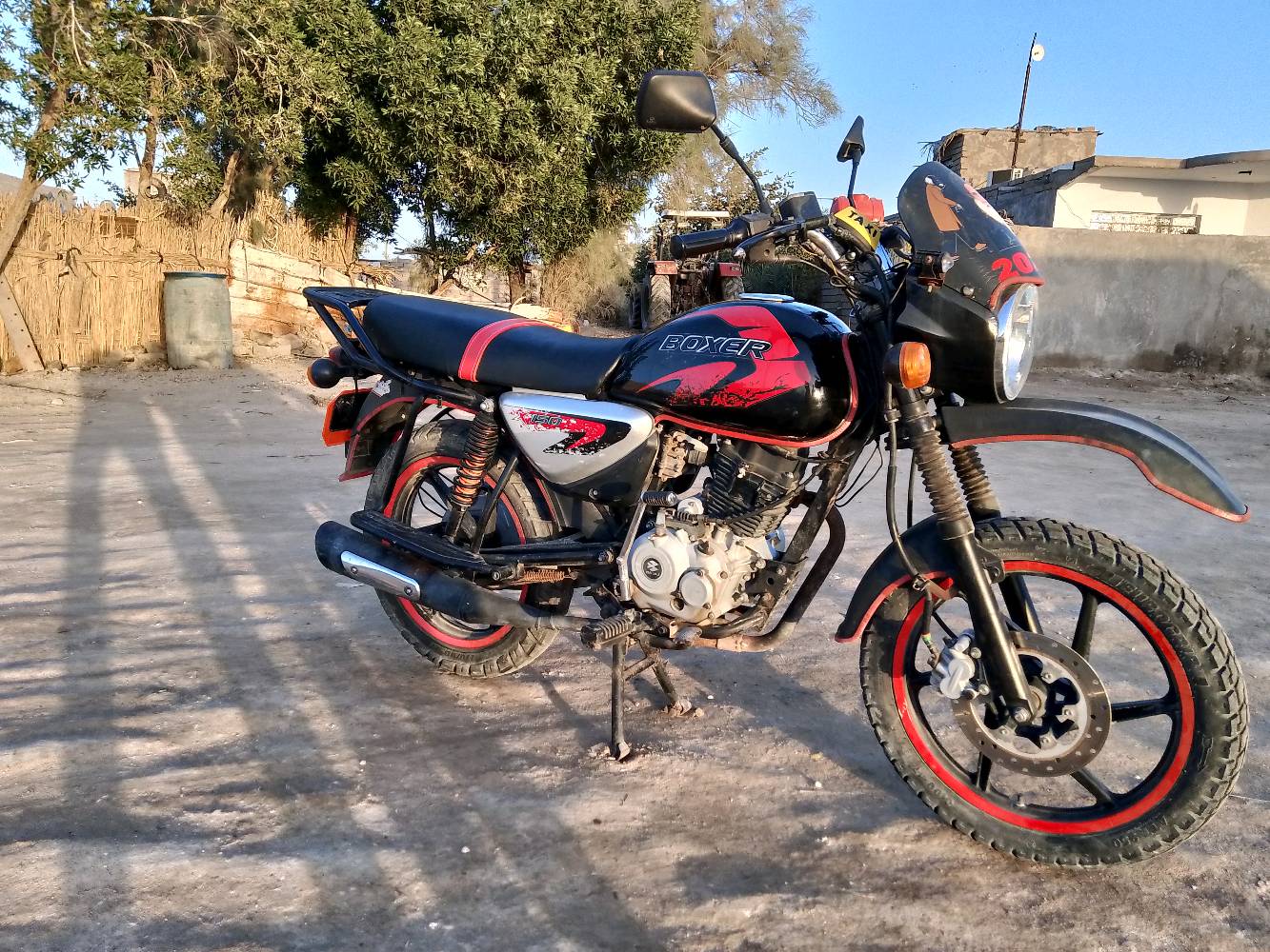 دراجه بوكسر اوراق  للبيع مديل 2021دراجه نضيفه بعدهي ما مفتوحه بس بيها خيط تبخير قليل سعر مليون ونص.. بيها مجال المكان البصره قضاء المدينة رقم ***********بيه واتساب