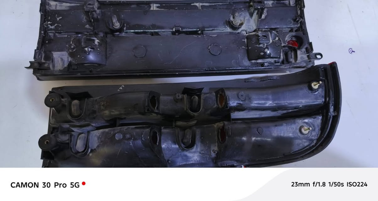 سلام عليكم عندي بك لايت بطه متصل صفحه اليمين والوسط بي فطر كلش صغير واضح بالصور السعر 45 الف مكان البصره ***********
