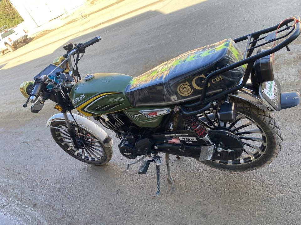 السلام عليكم دراجه سيفان للبيع موديل ٢٥ كفاله عامه من الشخط مكاني ديالى الخالص السعر 800وبيها مجال قليل الاتصال ***********
