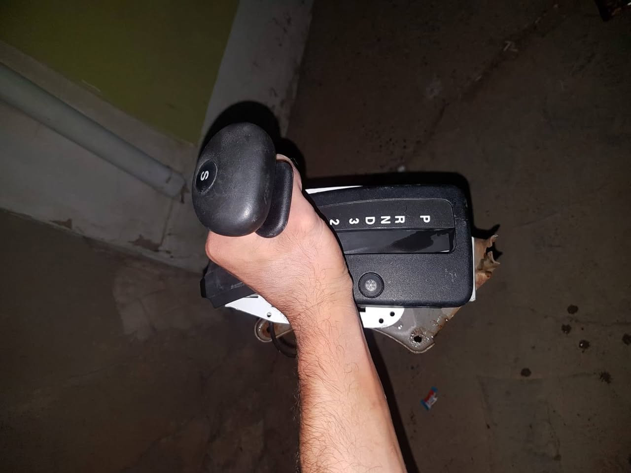 للبيع غراض اوبل فكترا بسعر مناسب المجموع الكل ٤٠ الف رقم الهاتف ***********
