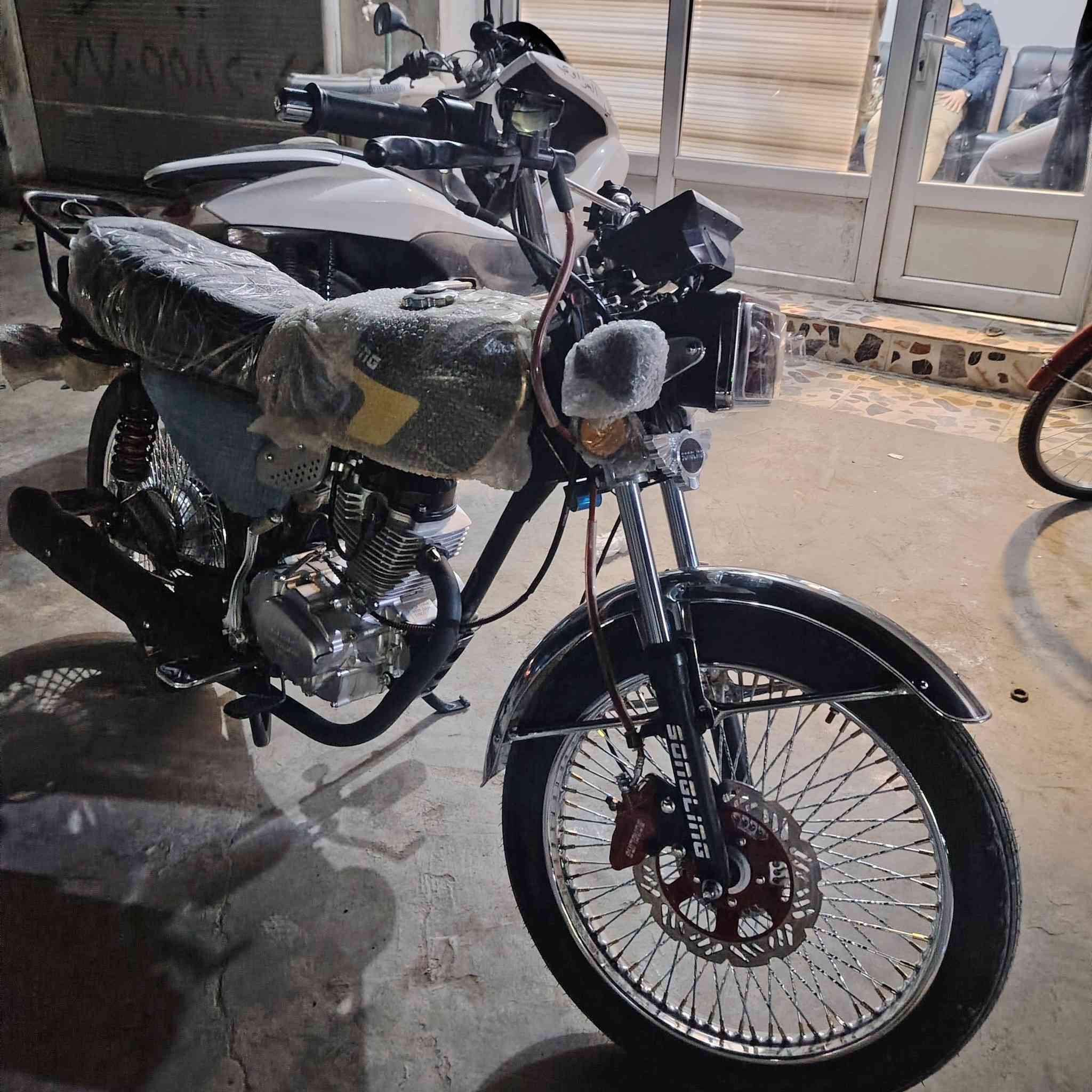 سلام عليكم دراجة تايكر موديل 2026 دراجة زيرو من معرض للبيت عل سحك ماشية ٢٠٠ بس اوراق كاملة نازلة من ابو حمرة سعرها ٧٧٥ وبيها مجال حك جية ابو ٧٠٠ لا تعلق ولا تخابر مكاني ديالى بعقوبة شراي يتصل على الرقم *********** ❤️❤️
