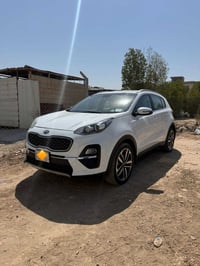 كيا سبورتج للبيع مديل 2021خليجي  ماشيه 84 السياره بيه قطعتين تبديل بني...