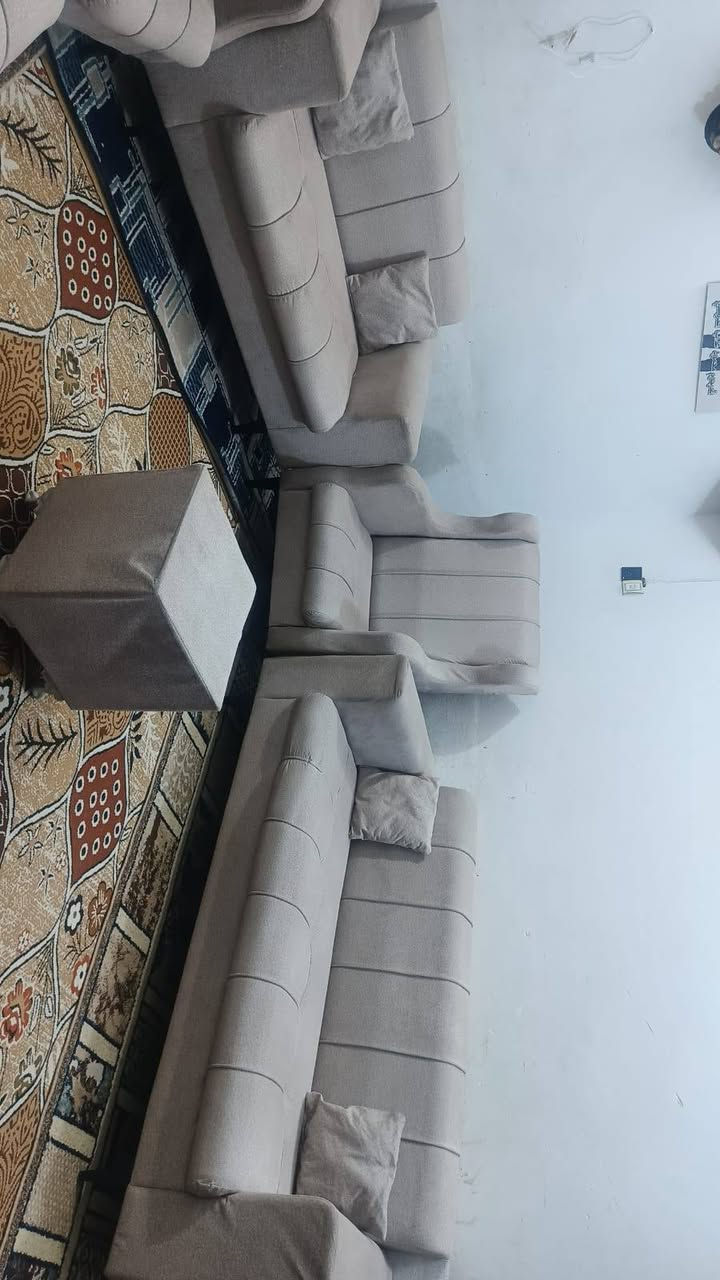 تخم 10مقاعد جديد كلش اي ضررمابي نضيف جد شرط النظافه سعره 275يوجد توصيل داخل كربلاء ***********
