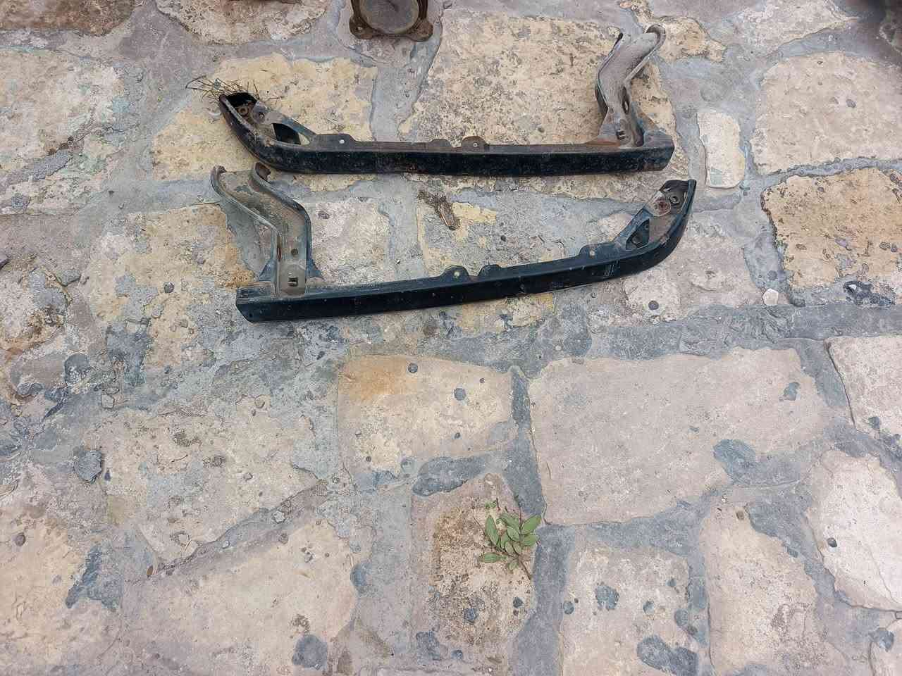 غراض للبيع قيم وأخذ يوجد أيضا محرك يبخر ويصرف بس بيه كور جديد حاويه اتصال ***********
