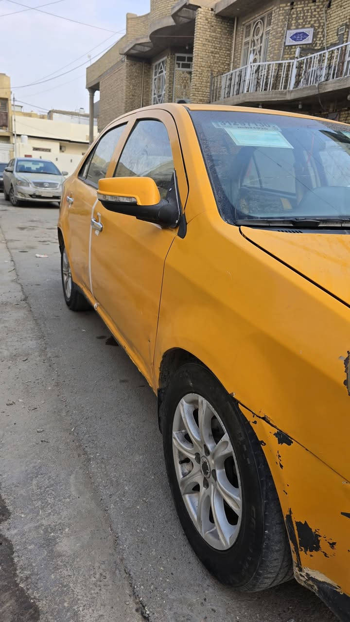 للبيع جيلي ام كي  موديل 2013 رقم ذي قار مشروع وطني تحويل ثاني سياره حلوه وجديده وجاهزه خير من الله بيها بس طخه بجاملغ الخلفي يم القبغ البانزين ومعمر الباقي بلاد مكاني بالكوت وراعيها يمي السعر 25 وبيها مجال 
***********
***********
