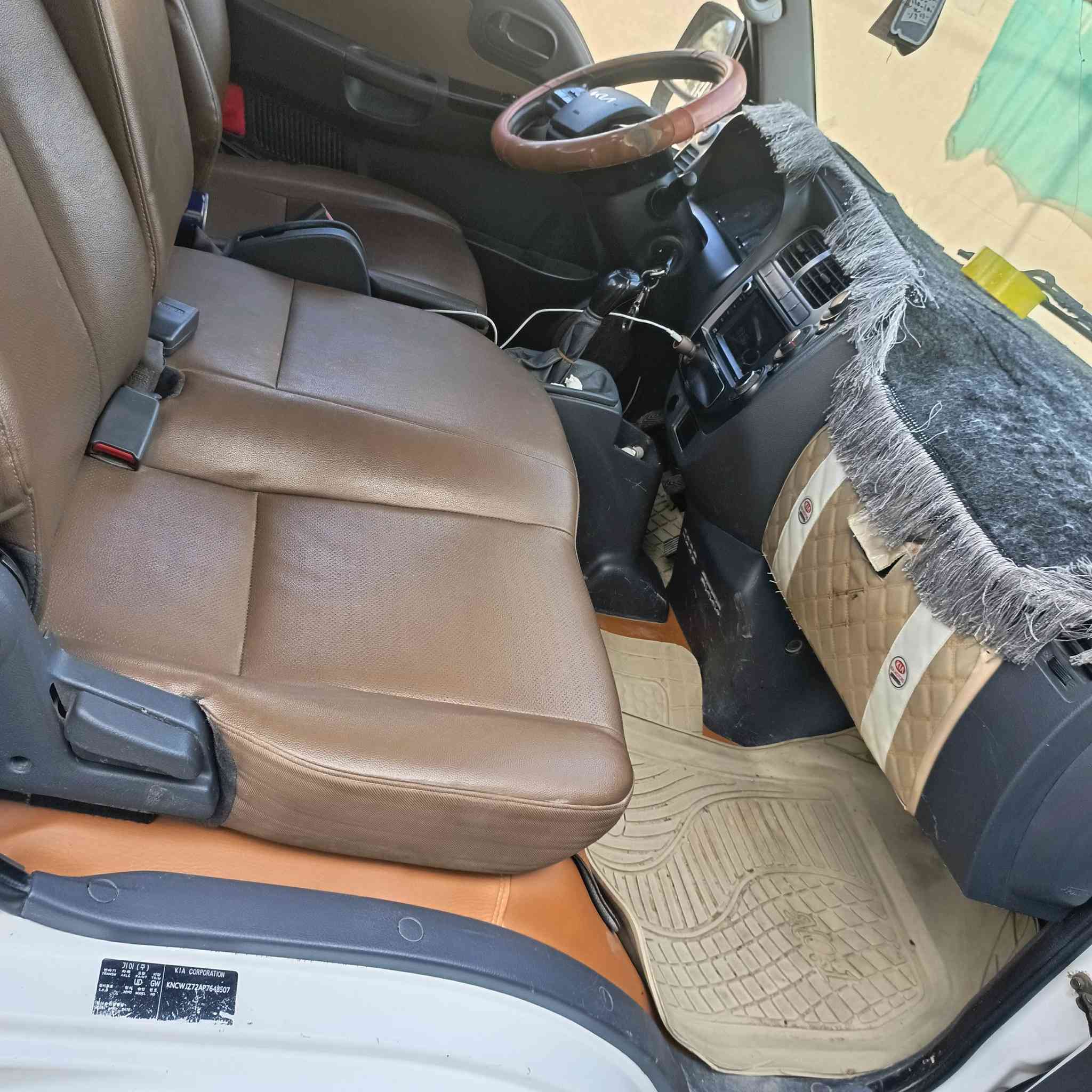 السلام عليكم كيا فحل موديل 2023 للبيع كفاله عامه عده بيه شويه بارد بدون صبغ بربع وموجود بصور شوفه محوره 14 ويل وتاير السياره جديده معنه الكلمه وبسمي تحويلك مباشر السعر 180 المكان الصويره رقم بغداد ***********
