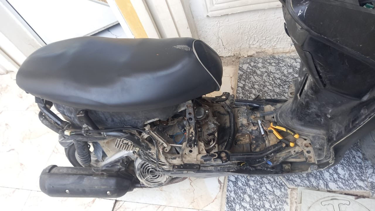 ساعة تشتغل وساعة ما تشتغل ما اعرف شنو مشكلتها
ابيعها على هذا الوضع واضمنها من البكن

سعرها ٢٢٥ وبيه مجال
رقمي ***********
