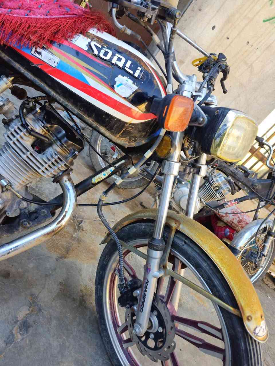 للبيع نامي ٣ احرف ايراني اصلي ٢٠١٤ شاصي و مكينه بلاد اي عيب مابيها ضفيره كامله بس شدها باتري سعر ٢٧٠ و بي مجال مكاني خانقين مو شراي اعبر منشور ***********
