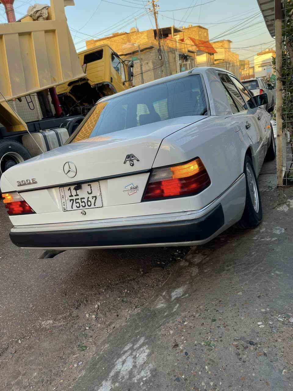 السلام عليكم 
من بعد أذن مدير الگروب المحترم 
السيارة للبيع او مراوس بشبح فقط 95 فما فوق
موديل 1991/E300
بأسمي تحويل مباشر 
جاهزة من كل شي 
كير مكينة حدادية كهربائيات تبريد طخم تاير 
مواصفاتها واضحة 
السيارة بيها قطعة او قطعتين صبغ للامانة مامتأكد حسب قول راعيها من اخذتها 
كل شي موضح بالصور والفيديو 
مكانها بغداد / بغداد الجديدة / النعيرية 
سعرها ٩٠ مجالها حگ جيتها 
اي استفسار ***********

