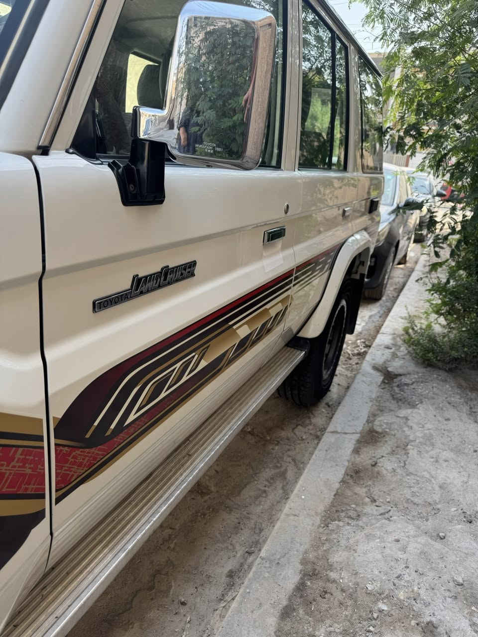 للبيع لاند كروز شاص كفالة عامة رقم سليمانية باسمي ماشية ١٥٠ الف تخم ويل كب شاشة وكامرة خلفية السعر ٣٢٠$ وبيهة مجال  ***********
