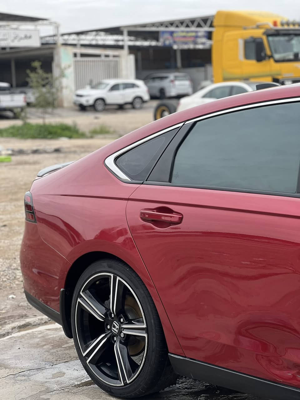 سلام وعليكم هونداي اكورد موديل 2024 السياره ضرر جاملغ وبنيد بدون دواخل ولا شاصي بنيد بلادي بس مصبوغ السياره جاهزه ولا كلوب بس مال ايرباك وبيه ال طخه بين البابين بعده ما مصلحه ومبينه بل صور صدر كير ومحرك درجه اوله السياره جديده ماشيه 11الف ميل او 18الف كيلو متر سياره فول سبورت رادارات شغاله سياره معايزه الف مكاني سامراء رقم السياره بغداد تحويل ثاني يوم السعر اب 185 وبيه مجال بسيط وماكو هيج سعر لل استفسار اتصل ***********
