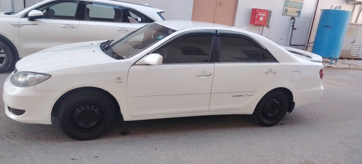 كامري ٢٠٠٦ بأسمي محرك ٢٤٠٠ جاهزة من كلشي صبغ حزام جمالية بدون حادث محرك وگير وتبريد وحداديه مكفولات السعر ٨٥ وبيه مجال بيع او مراوس حسب القناعه مكان السياره النجف للإستفسار ***********
