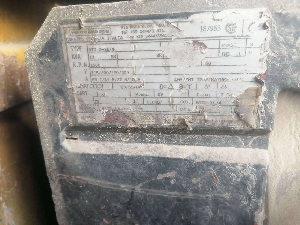 السلا عليكم عيوني عندي ذني مولدات ثنين الصراحه ماعرف بيهن بس كبار واعتقد مكينات نوعيه كيه شغالات بس متروكات مايقارب اربع سنوات يعني يرادلهن ادامه للبيع ثنينهن اعلى سعر ابيع قيم وانطيني سعرك وشوف اذا يناسبني عنوان كربلاء ***********
