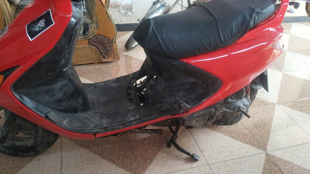 سلام عليكم دراجة فراشه فحل للبيع كامله من كلشي سعرة350 مكاني ابو الخصيب رقمي *********** واتساب موجود
