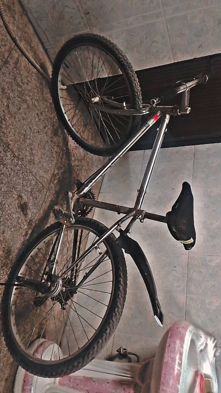 بايسكل للبيع
نوع ياباني اصلي مع الختم
البايسكل نضيف ومرتب 
سعره 35 وبي مجال 
العنوان بغداد الشعله شارع الوسطاني
رقمي ***********
