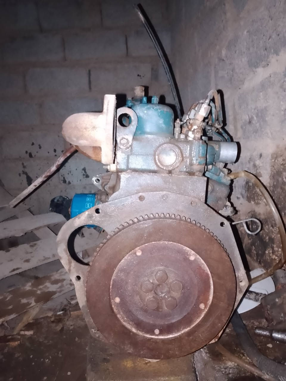 السلام عليكم محرك كابوته 3 سلندر عاطل 
بيه البم عاطل    سعر 300 ألف. كربلاء ***********
