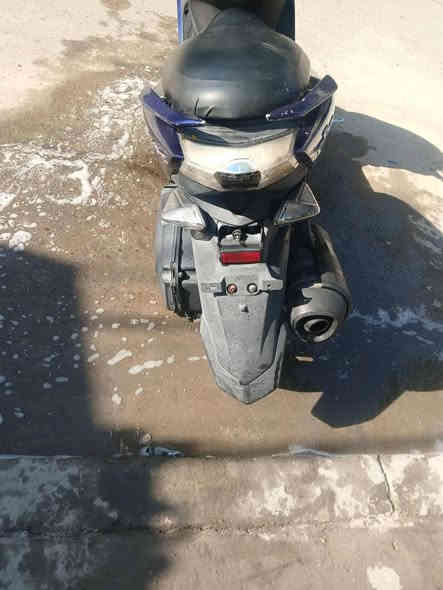 السلام عليكم دراجه للبيع دراجه حلوه نظيفه كهرباء ياكله شغال كله شغال كفرات نظيفه ماكينه حلوه وناعمه ويارا نظيفه نازل الدراجه سعر600 وبيها مجال وبيها مكاني بغداد الشعب ***********
