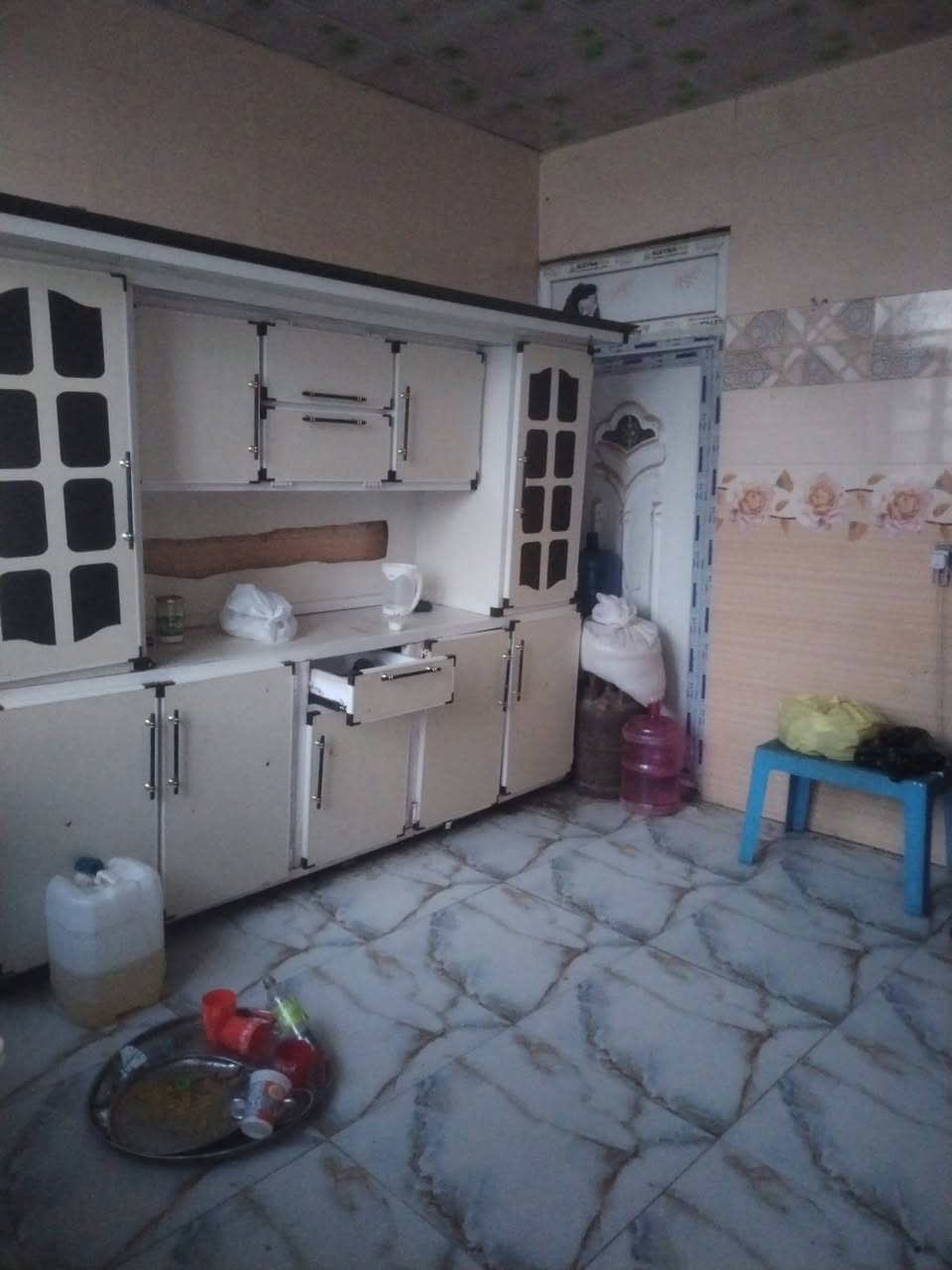 بسعر مناسب جداً
🏠 بيت جاهز للبيع – الديوانية / قضاء السنيه نزلة كاظم ال جاسم 
📐 المساحة: 160  متر
▪️ الواجهة 10 متر × النزال 16 متر
✅ التفاصيل:
▫️ سند 25 زراعي بعقد أصولي جاهز
▫️ البيت يتكون من غرفتين ومطبخ وصالة واستقبال
 ومجمع صحيات وطارمة 
▫️ مداور ثاني يوم 
▫️ خدمات كامله تبليط بالباب 
▫️ يبعد  75 متر فقط عن الشارع العام طريق الزوار 
💰 السعر المطلوب: 45   مليون وبي مجال 
📞 للاستفسار:
خاص أو الاتصال على الرقم امير الفتلاوي
***********
