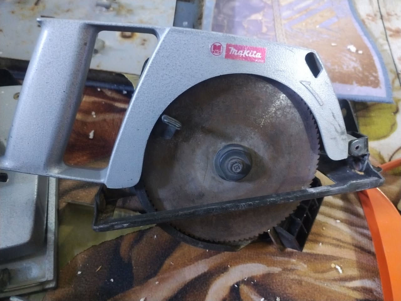 السلام عليكم
للبيع. العنوان بغداد زعفرانيه
***********
