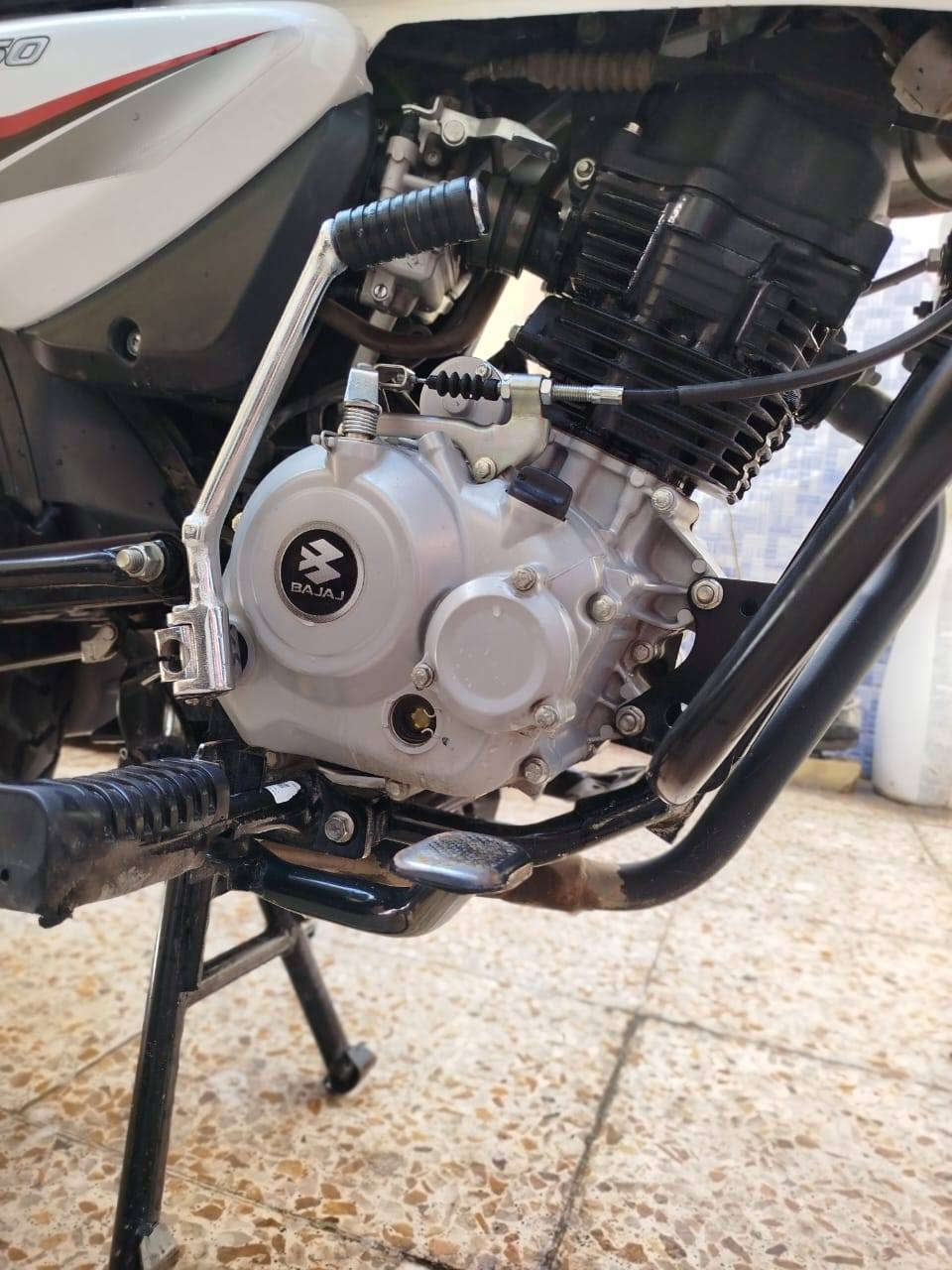 السلام عليكم بوكسر موديل 23 نازله ب 25 كامله مابيها اي نقص ماشيه 29 الف مرقمه سنويه بأسمي تحويل ثاني يوم ما مفتوح بيها برغي جيب 40 فيتر وتعال تايرات جدد خلفي وأمامي جوبلس كهربائيات كامله دهن اديرلها لكي مولي لتر ب 20 الف الدراجه كدام عينك مرايه وبالحقيقه بعد احلى تجي وتشوف بعينك أكرر دراجه كامله ما بيها اي نقص السعر 3 ملايين ونص وبيها مجال مكاني بغداد البياع ***********
