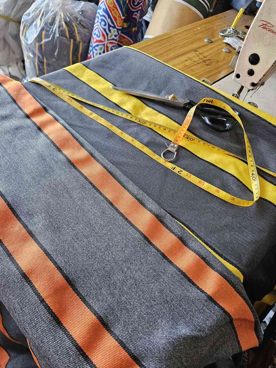 معمل جوادر الحارس لتجهيز الجوادر جمله مفرد
جادر مبطن ((٥قوس ٨متر ×۹)) بسعر 210 الف فقط 
جادر بدون بطانه قياس ((٥ قوس ٨متر ×٩)) بسعر ١٠٠ الف فقط 
((شغل درجه اولى مخفي طريقه الحنش))
***********
النجف حي السلام شارع كراج بغداد مقابل مأكولات سنونو
