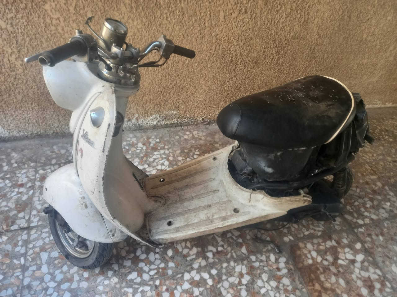 سلام عليكم دراجه كلاسك للبيع شغاله هندر واحد محرك كلش حلو شلعته حلوة المحرك بلادي بوشه وكابريتر بلادي دراجه نقص فقط سويج ضايع مالته مكفوله من سرقه تفيدك للبيت للشغل تترحملي عليهة سعرهة ١٠٠ الف مكاني بغداد العبيدي رقمي *********** شراي اتصل مااجاوب تعليقات
