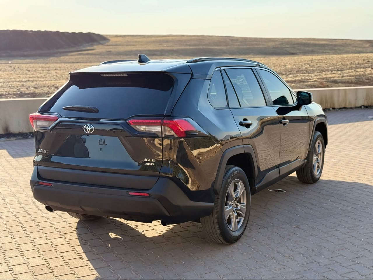 السلام عليكم 
تويوتا رافــــ4 موديل : 2024 
سعر : 180ومجال قليل سعر بلاش جوه سوك 
اللوان : اسود 
عداد المسافة : 1الف زيرو 🛑
حجم المحرك : 2.5L (4,سلندر) 
سياره نضيفه دينار مصرف ما بيها عل وضع بلادى 
ملاحظة السيارة : ربع بوند و چاملغ خلفى بدون دواخل و مكان صغير تعديل بارد 
رقم شاصى موجود بل منشور 

الرباگ ستيرن و پرده طاك مرجع بلادى 

المواصفات XLE 

دەبل اکسل (𝐀𝐖𝐃)
کیج الکتروني
‏‎ابواب بصمة
‏‎بصمة تشغيل 
تشغيل عن بعد (𝐑𝐄𝐌𝐎𝐓𝐄 𝐒𝐓𝐀𝐑𝐓)
‏‎شاشة دشبول ديجيتال
كاميرة 
هاند بريك بصمة
اوتو هولد (𝐀𝐔𝐓𝐎 𝐇𝐎𝐋𝐃)
اوتو ستارات (𝐀𝐔𝐓𝐎 𝐒𝐓𝐀𝐑𝐃)
اوتو ستارات (𝐀𝐔𝐓𝐎 𝐒𝐓𝐎𝐏)
رادار امامي (تحديد مسار)
‏‎رادار جانبي (نقاط عمياء)
‏‎رادار خلفي (التحذير من الاصطدام)
‏‎حساسات امامي
‏‎حساسات جانبي 
‏‎حساسات خلفي 
نظام (𝐄𝐂𝐎)
نظام (𝐍𝐎𝐑𝐌𝐀𝐋)
نظام (𝐒𝐏𝐎𝐑𝐓)
نظام (𝐎𝐅𝐅-𝐑𝐎𝐀𝐃)
‏‎تحكم استيرن 
استيرن تدفئة
‏‎كشنات كهربائي
‏‎كشنات تدفئة
‏‎تبريد لمس
‏‎تبريد مركزي 
‏‎صندوق شفط كهربائي 
‏‎لايتات (𝐋𝐄𝐃) عدسة زينون بيلادي‏
‏‎بكلايتات (𝐋𝐄𝐃) بيلادي
‏‎ويل كروم

تفاصيل اكثر الاتصال علی ارقام التاليه ‏
واتساب 
☎️ ***********

عنوان📍عقره اكر, نينوى
