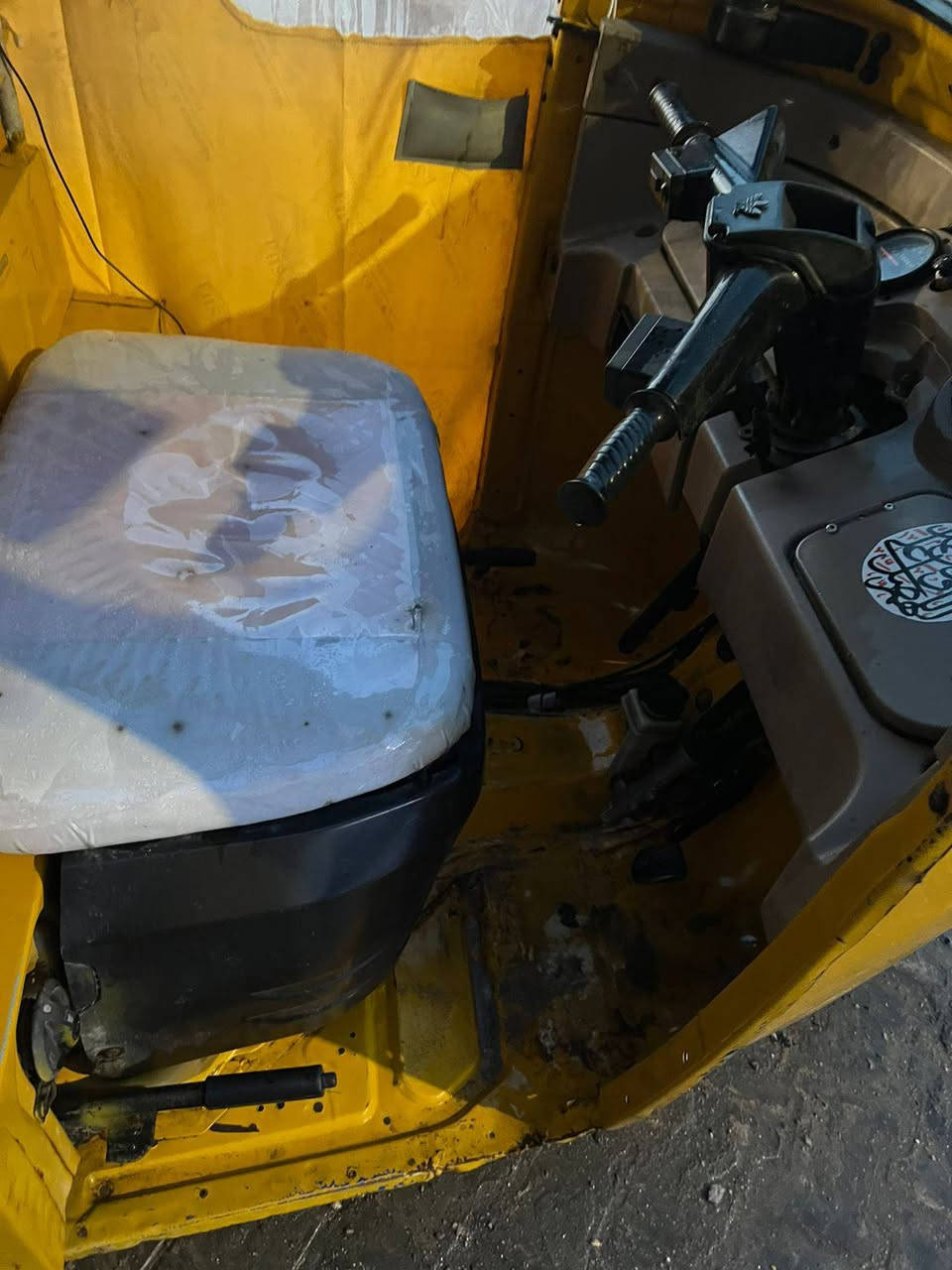 تكتك باجاج موديل 20 سنويه باسم شخص لونها اصفر بيها تعديلات باربعه مليون وبيها مجال للمشتري يجي يگلب ويشوف الرقم *********** مكاني تنومه البصرة, العراق
