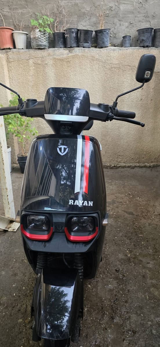 السلام عليكم للبيع دراجة شحن ريان ام عيون موديل 2025 دراجة فول مواصفات كلهة شغالة دراجة جديد السعر 800 وبيهة مجال مكاني الكاضمية  للستفسار ***********
