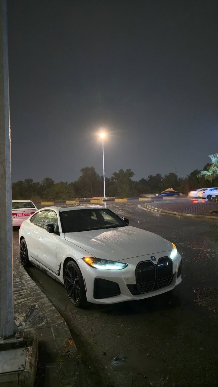 انظف i4 بالعراق بيع مستعجل 
BMW i4 eDrive40 2023

M Package pro🔴

 Shadow Line🔴

M Aerodynamics Package🔴

adaptive air suspension 🔴 (ريشة)
بدون ايرباكات 🔴🔴🔴

محرك كهربائي خلفي (RWD)
قوة حصانية:335 hp
عزم: 430 nm

الممشى: 37,000 ميل

لون السيارة: mineral-weiss metallic

كشنات: احمر

المدى: 590km على ويل 19

عليها ويل M850 حجم 20

الضرر: 🔴 شبه كفالة بيها بارد صبعين بالجاملغ الخلفي عكس السايق 

صور الحادث مرفقة بالبوست🔴

عليها رقم لطيف بالعافية على الي ياخذها

المكان: البصرة

📞 للتواصل: ***********
