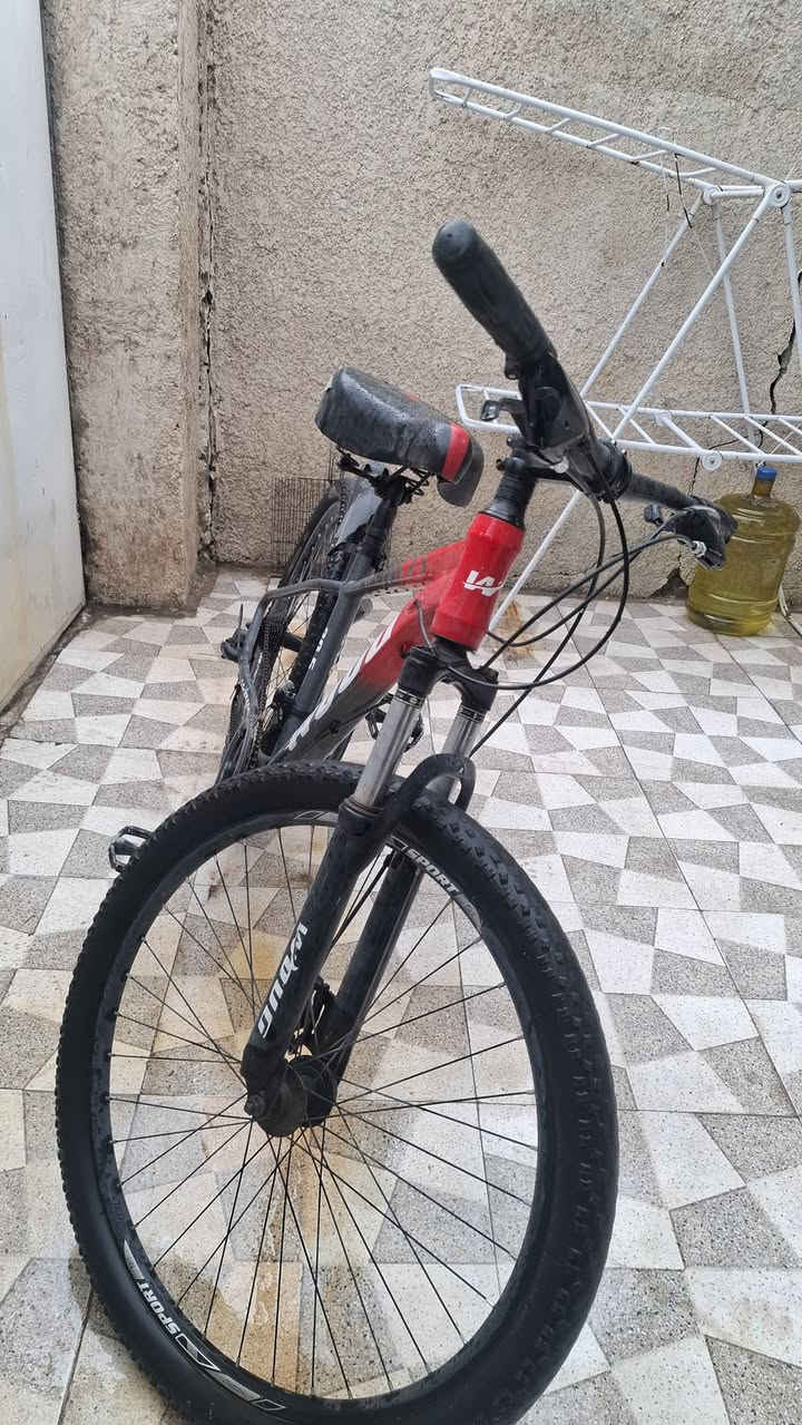 بايسكل رياضي غير مستخدم سعر 100وبي مجال رقم موبايل ***********
