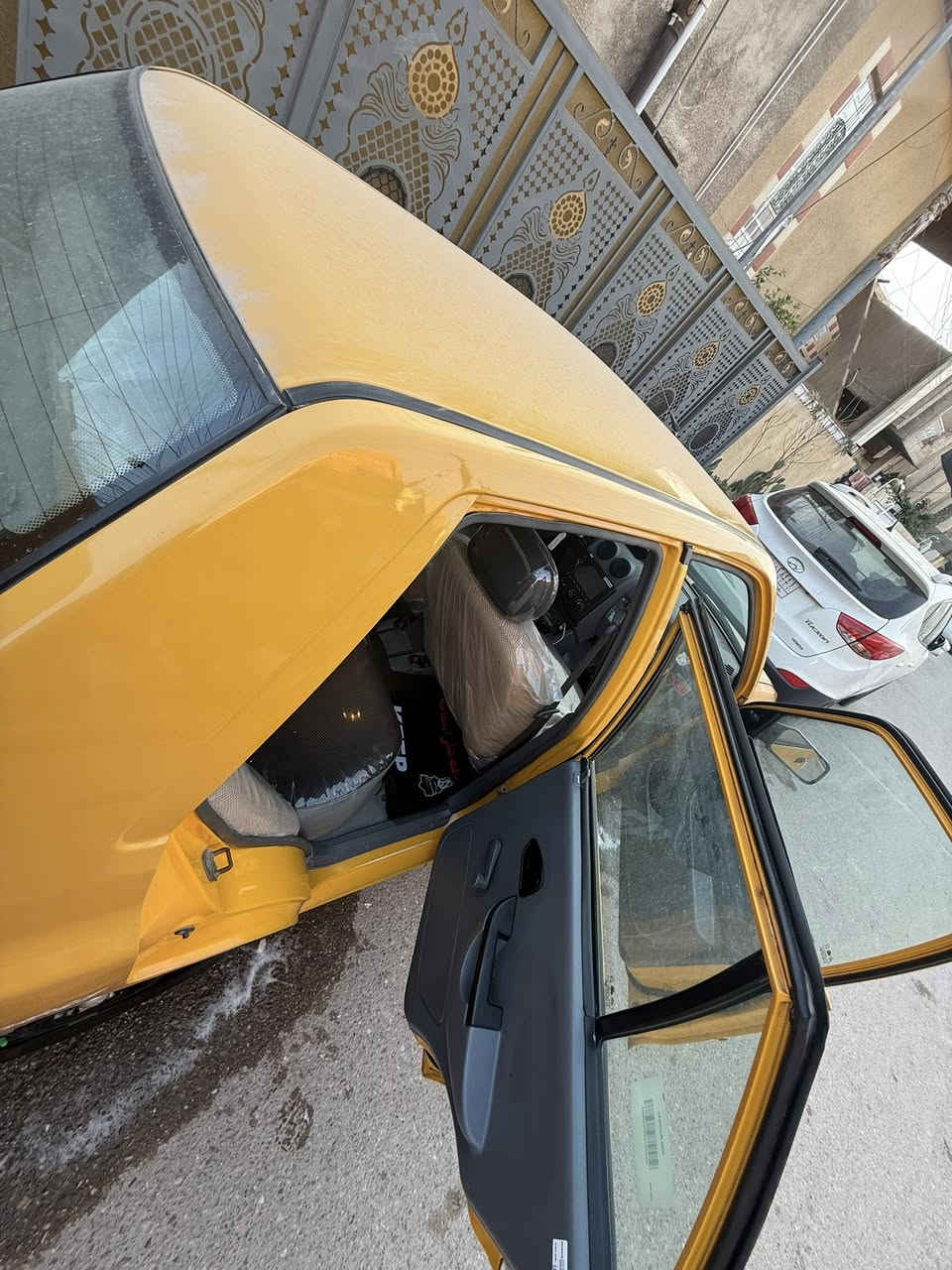 السلام عليكم سيارة سايبة موديل 22 مصفرة هيئة وغرامة رقم الدولي بغداد مكان السيارة بغداد البياع لل استفسار *********** مكلف ب نشر اي استفسار اتصلو ع رقم .
