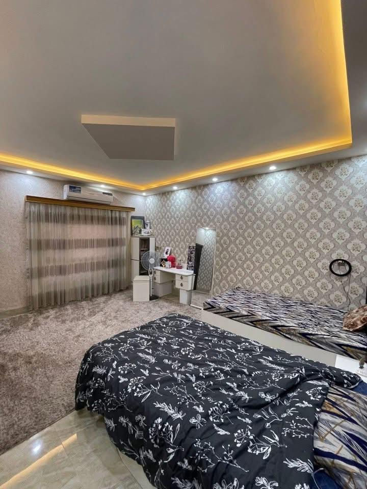 دار للبيع بناء حديث جداً راقي لأصحاب التميز والرفاهية

#المساحة :-  300متر     #طابو ملك صرف 

الموقع :- دوميز بداية دوميز خلف التجاري 

 #طابقين يحتوي على 5 غرف نوم +استقبال كبير +حديقة كبيره + كراج سياره + مطبخ عدد 2 + هول داخلي 2 + مجمع صحيات عدد 2 + مخزن عدد 2 .

#السعر مناسب .. للاستفسار مراجعة الشركة او الاتصال 

/ العرض حصراً لدى شركة الجوهرة للتطوير العقاري 

📞 للاستفسار الاتصال *********** 

———————————————————
  📍 موقع مميز ✔️
🏡 راحة، خصوصية، وفخامة ✔️
💰 والسعر؟ أكثر من مناسب!

***********📞
 —————————————————————
 بأمكانكم عرض عقارتكم لدينا سواء كانت #بيــع أو #إيجــار أو #أستثـمار ‌

شركة الجوهرة  للاستثمار والتطوير العقاري للإستفسار يمكنكم مراسلة الصفحة او الواتساب او الاتصال بالرقم 

*********** 📞

عنوان الشركة 📍

 ( كركوك _ حي عدن _مجاور الجنسية الجديدة _عمارة البحرين  )
