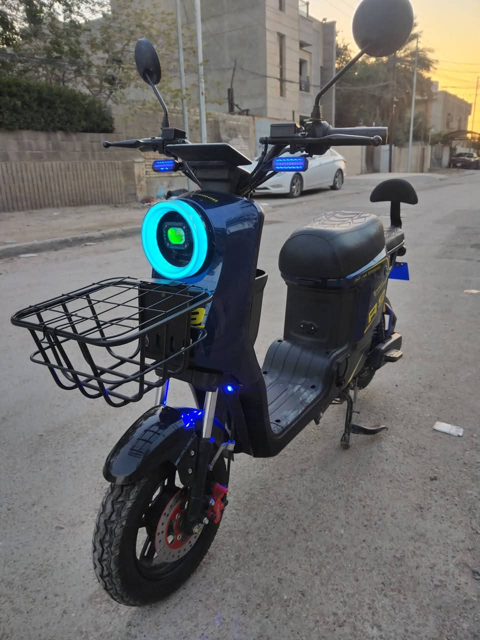 السلام عليكم R9 للبيع بعده لوك كامله مابيه نقص 

السعر 375 الف 
العنوان بغداد الامين الثانيه 
رقم ***********
