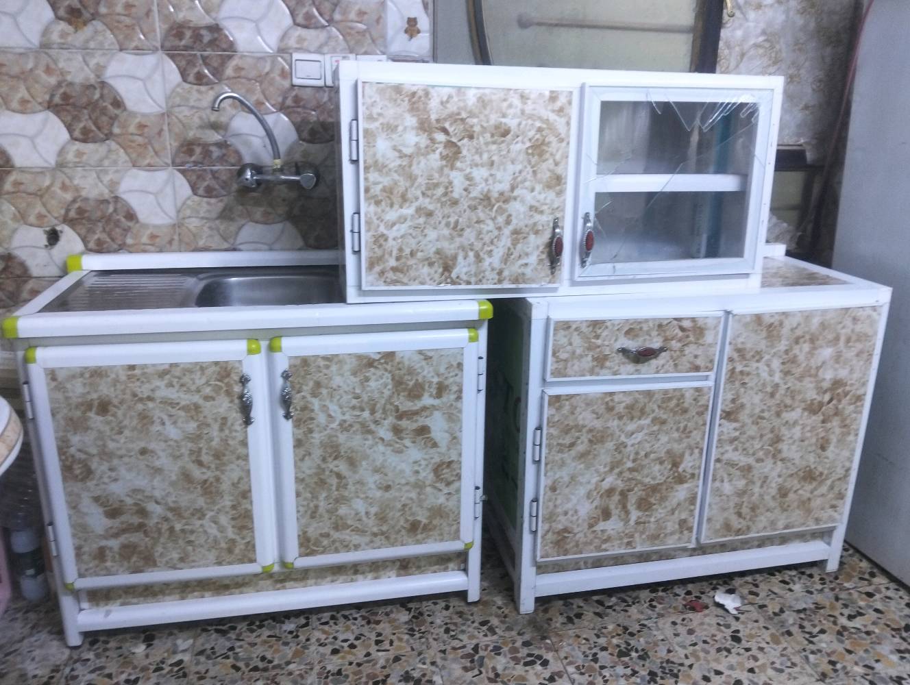 السلام عليكم أغراض مستعملة للبيع مستعجلة على بيعهم لأنني أريد اسافر وسعرهم جد مناسب موقع بغداد كريعات  كويتي  للتواصل على رقم 
7806435815
الأغراض كلها شغالة زين لو بيها أي عطل، صوت، ضعف تبريد/عصر، أو أي صيانة سابقة؟: 
غسالة فيها عطل بسيط
شنو السعر لكل غرض لو تريدهن دفعة وحدة؟ وهل السعر قابل للتفاوض؟: 
تلاجة حجم كبير تجميد حلو طباخ و براد كونتر تلات قطع حجم متر تخم عشر مقاعد وضرر واضح في صورة غرفة نوم تركي  ترباية و كنتور كبير سلايت كوميدي اتنين طابلات أربعة  وحدة كبيرة و تلاته صغار نفس نوع طبلات اتنين صغار دائرين الكل بسعر جد مناسب 850 وفي مجال
وين المكان بالضبط ببغداد حتى اللي يريد يجي يفحص ويشوفهن؟: 
بغداد كريعات الكويتي
تريد البيع مع الملحقات كلها لو أكو شي ناقص مثل الأدراج، الرفوف، الخراطيم، أو الغطا؟: 
بردايات أربعة 