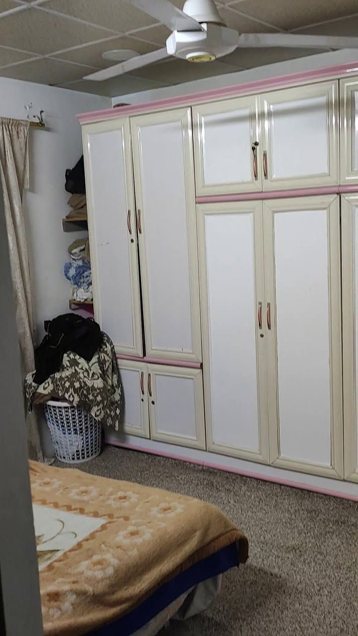 ئه‌م خانووه‌مان هه‌یه‌ 200 مه‌تره‌ دوو قاته‌ بۆ دوو مالی جیا ئه‌بیت 
نرخی 750 گه‌ڵا و معامه‌له‌یه‌ ئه‌كه‌ویته‌ به‌كره‌جۆ بۆ زانیاری زیاتر په‌یوه‌ندیمان پیوه‌ بكه‌ن *********** السليمانية, العراق
