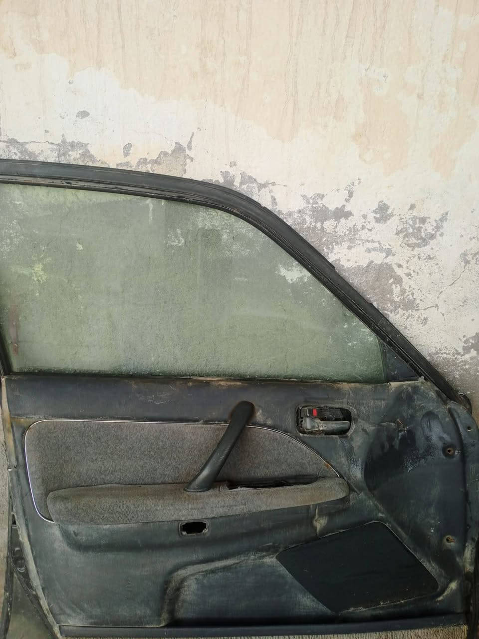 السلام عليكم بيبان راس ثور اربعه كاملات لون اسود كرمه ***********
