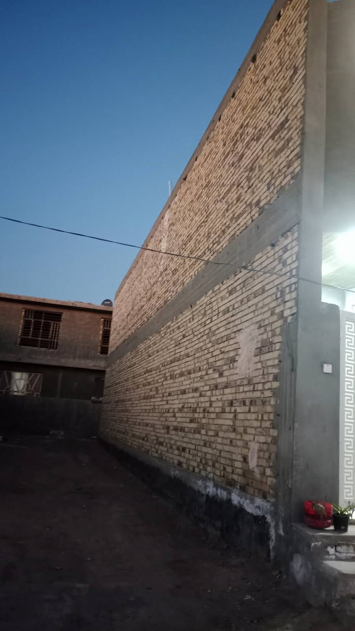 سلام عليكم بيت للبيع طابو صرف مساحته 125م 
العنوان كفل شارع عشرين مقابيل دكتور كاضم بل فرع 
البيت متكون من طابقين بناء طابوك درجى اولى
الطابق الاول كامل و متكون من استقبال ومطبخ وصاله وغرفه ومجمع صحيات داخلي و صحيات خارجيه ومكشوفه والطابق الثاني هيكل  للستفسار هذا رقمي *********** 
البيت مطلوب للسكان 30مليون
