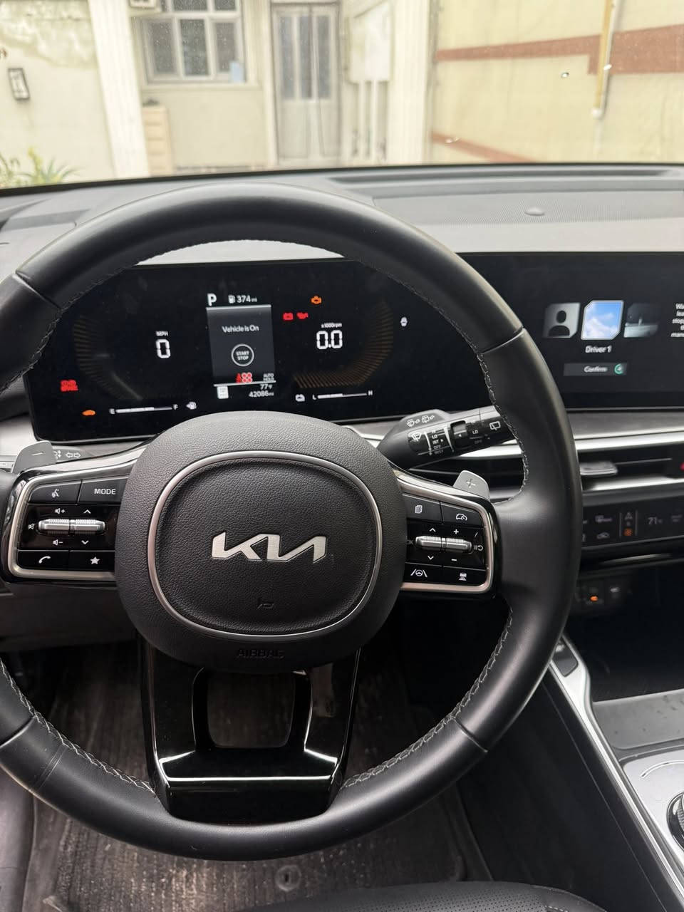 السلام عليكم سورنتو ٢٥ فول عدا البنوراما بيها فقط ربع صندوق صبغ وقليل بارد بالجاملغ ماشية ٤٢  مرقم كامل وات ساب ***********
