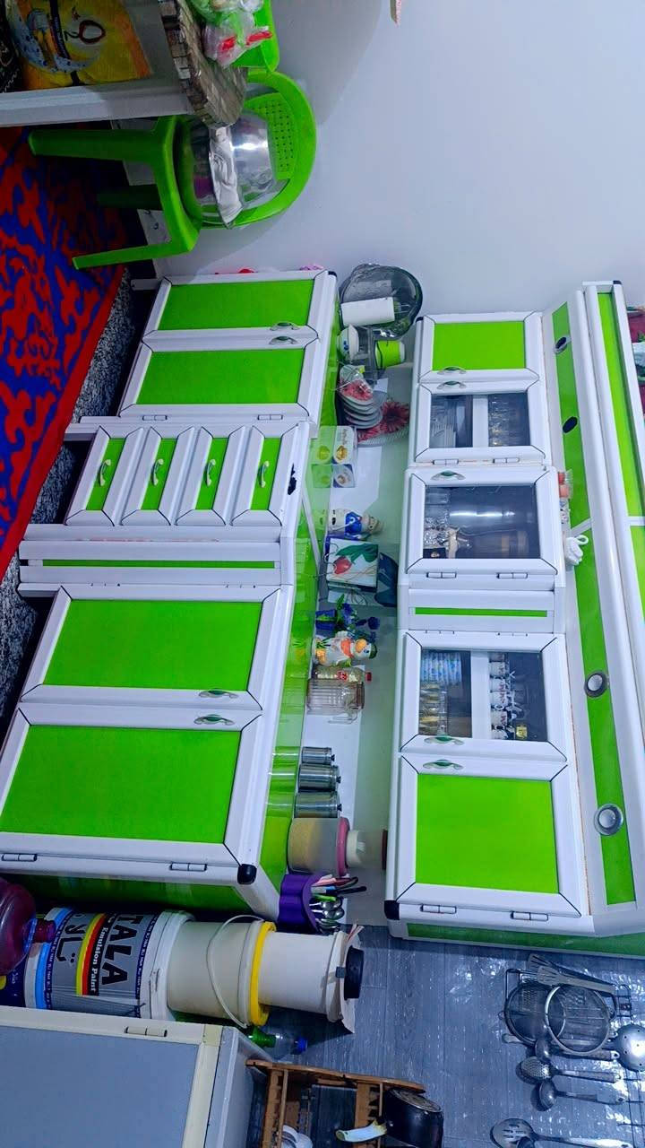 السلام عليكم كاونتر وبوفيه للبيع مكاني بدايه شارع النفط مقابل مستشفى الكرامه ***********
