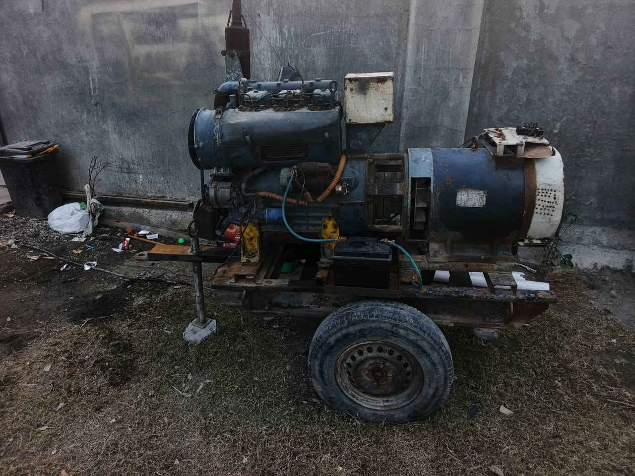 سلام عليكم مولد للبيع 30كي في مولد شغال كهرباء او محرك نضيف سعر 15ورقه لل استفسار ***********
