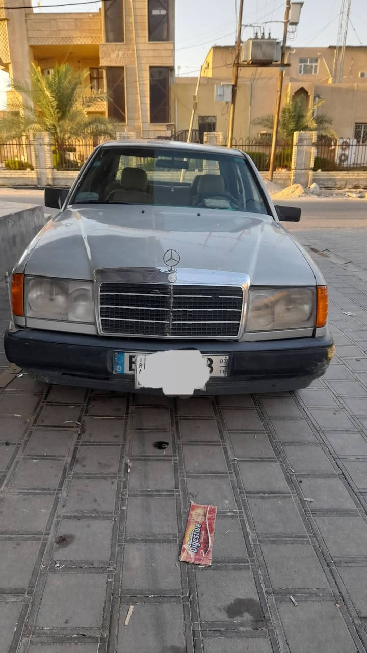 سلام عليكم سياره للبيع مارسدس دب موديل ١٩٨٨ اسيارة جاهزه خير من الله مكينه ٣٠٠٠ تبريد شغال كير ومكينه مكفولات اسياره تحويل ثاني يوم سنويه لل٢٧ شهر ال١١ للستفسار اتصل على هاذا الرقم بي واتساب هم ***********
