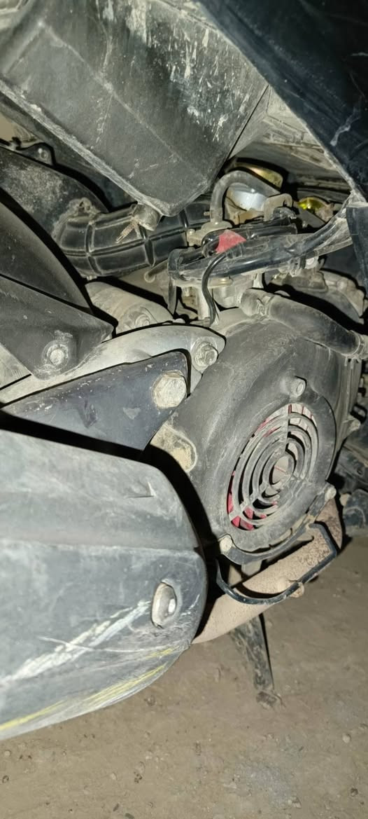 سلام عليكم دراجة ثعلب ما مفتوحة الله شاهد مكفولة  شلعة ومعدلل بس الكابريترر تجاري مو شيي  كهربايات كلهة شغالة سلف وهندر نكرة الكفرر شوية مكسورر موجود بل صورة غير هذني ما بيهاا شيي سعر ٦٥٠ الف وبيها مجال رقم صاحب دراجة اني مكلف بل نشرر ‏‪***********‬‏ مكان دراجة بغداد الكاظمية
