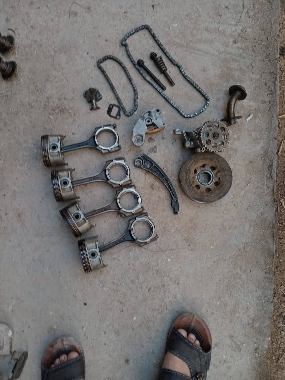 أغراض مكينةساسوكي كراند فيتارا خليجي للبيع حجم ٢٠٠٠ قبق ابيض الاتصال ب***********
