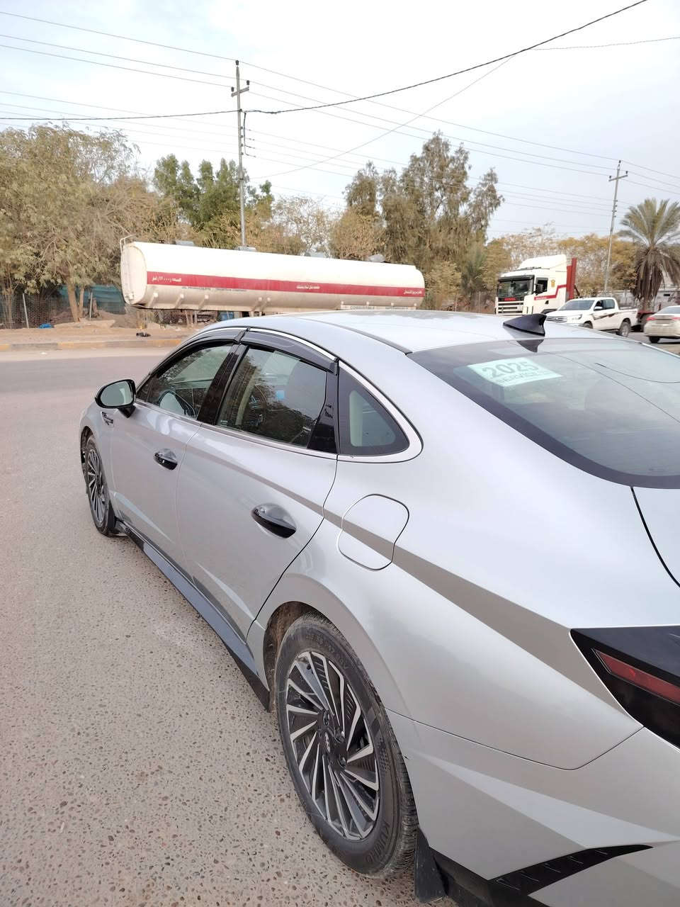 سوناتا 2025 للبيع
وارد امريكي
حجم المحرك 2000 هايبرد
مواصفات نص فول 
شاشتين متصله مع ابل كار بلاي + اندرويد اوتو
تشغيل بصمه 
شفتات
تدفئه الكشنات الاماميه 
كامره خلفيه 
4 حساسات اماميه و 4 خلفيه
اوتو هولد
تثبيت مسار 
وضع sport + eco
الضرر : بنيد فقط مثل ما موضح بالصور
رقم الشاصي : kmhl34jj4sa108049 
السعر : 195 و بي مجال بسيط 
للاستفسار : ***********
