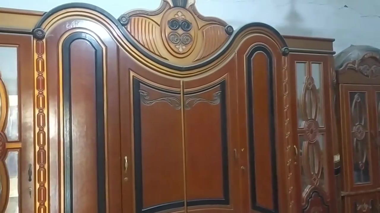 غرف اخشاب نضافه فول ام سته نقصه بس جربايه تخته اليريده بي خير ويدلل هاذه رقمي ‏‪0781 882 1189‬‏
