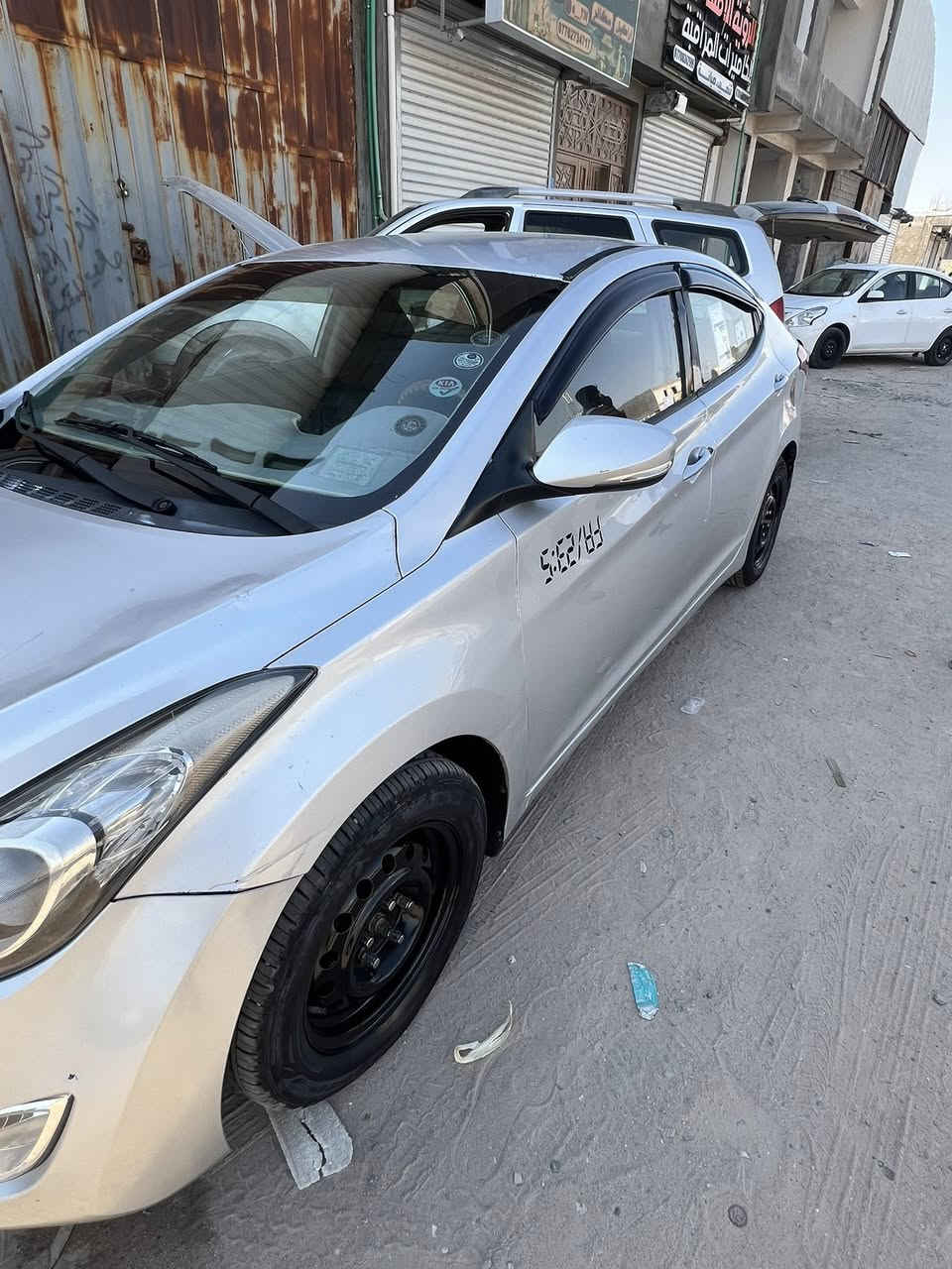 سلام عليكم سياره النتره أو أفانتي  للبيع المكان البصره السعر ٨٣وبيهة مجال***********

